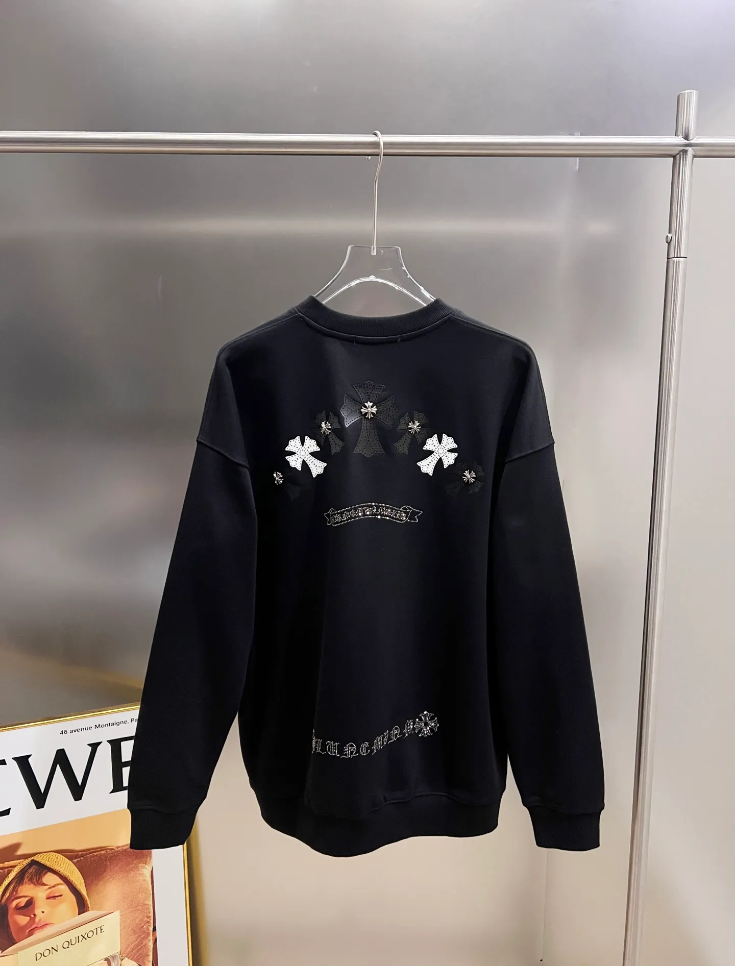 🅿️280 CH Crowe 2025 Autumn and Winter New Style Round Neck Long Sleeve Sweater Cross Patch Leather + Customized Hardware Metal Horseshoe Sanskrit Characters + Middle Eastern Australian Diamond Design Craftsmanship The real thing is great🔥Same style for men and women, loose version Size S M L XL XXL Five sizes Black White